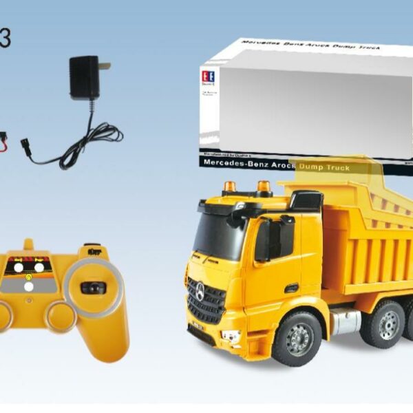 شاحنة مرسيدس مع جهاز تحكم