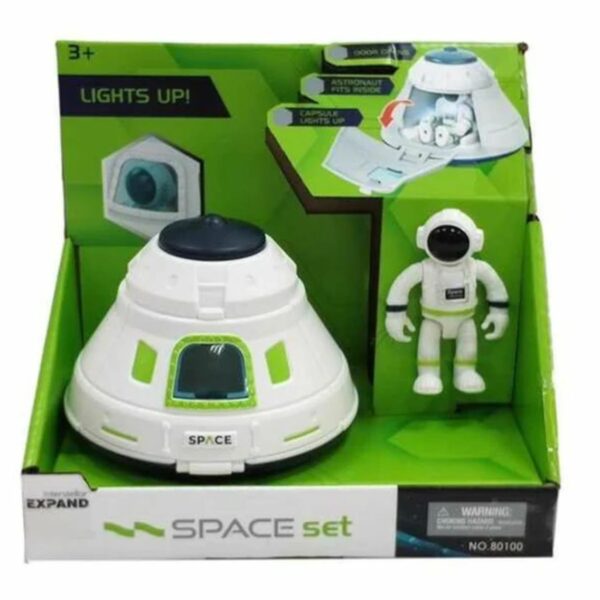 رائد فضاء مع مركبة فضائية